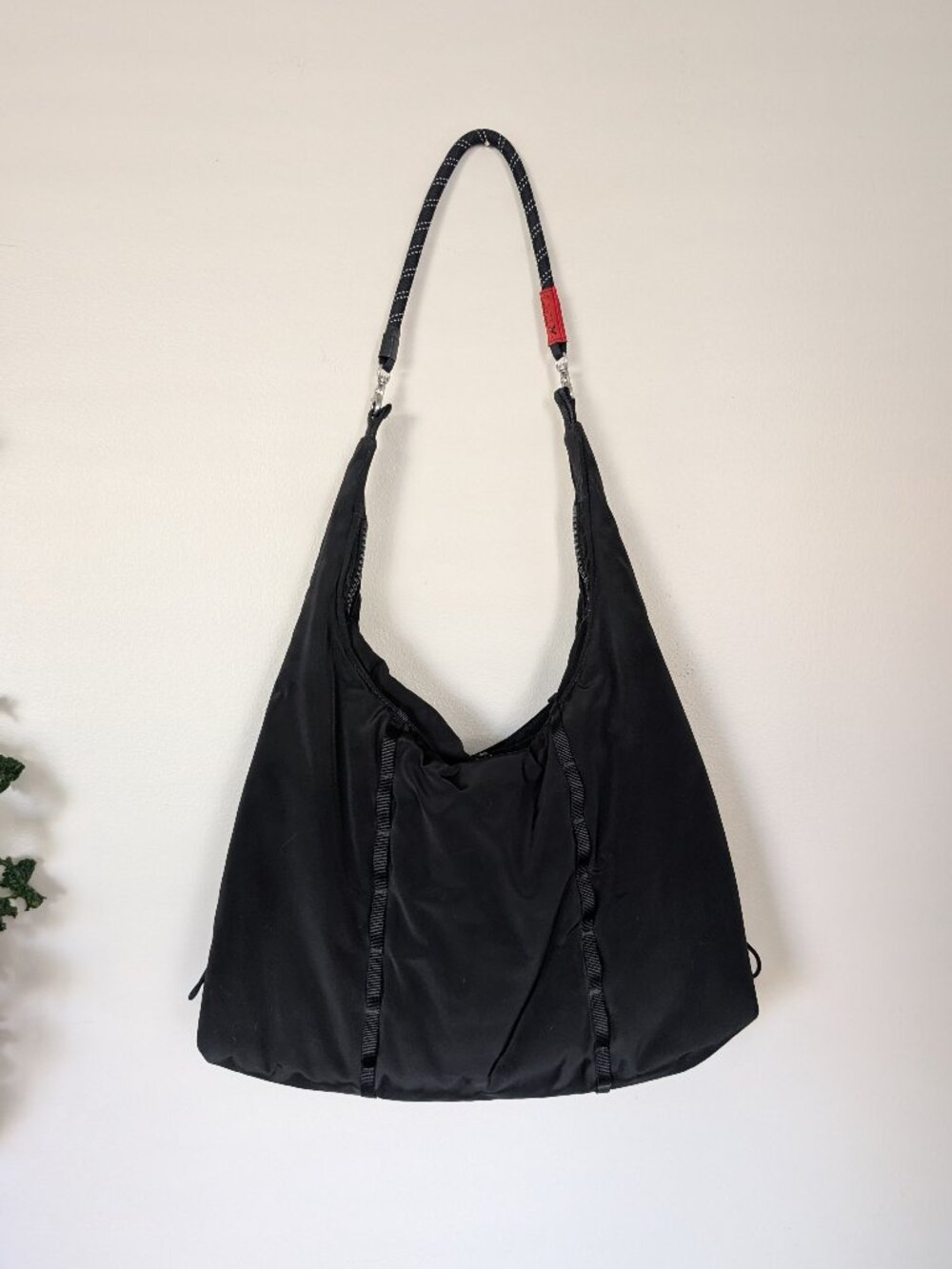 Topologie Cloud Hobo Medium + 10mm Wrist Strap (Black + Black)